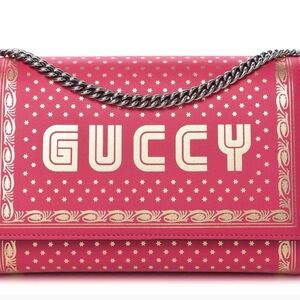 GUCCI
X SEGA Calfskin GUCCY Stars Chain
Wallet Pink Gold